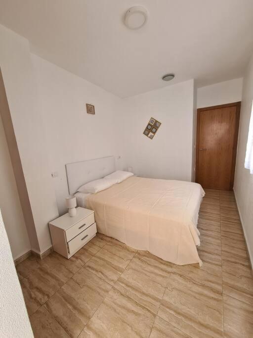 Beautiful Apartment With Patio Торрев'єха Екстер'єр фото