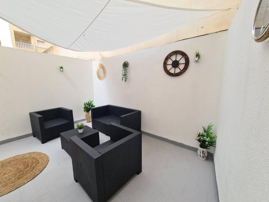 Beautiful Apartment With Patio Торрев'єха Екстер'єр фото
