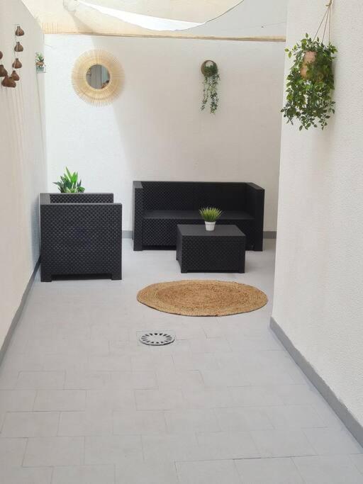 Beautiful Apartment With Patio Торрев'єха Екстер'єр фото