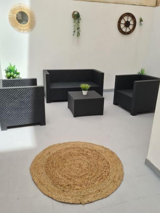 Beautiful Apartment With Patio Торрев'єха Екстер'єр фото