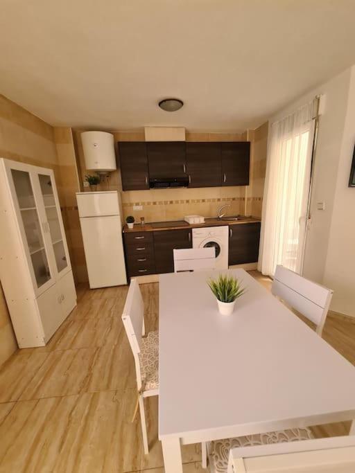 Beautiful Apartment With Patio Торрев'єха Екстер'єр фото