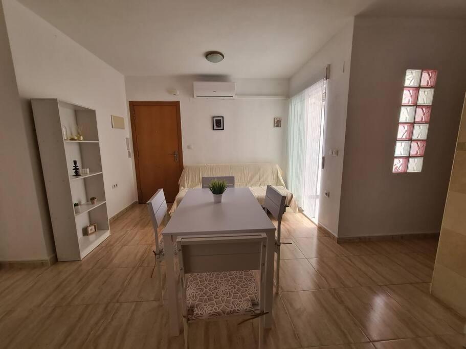 Beautiful Apartment With Patio Торрев'єха Екстер'єр фото